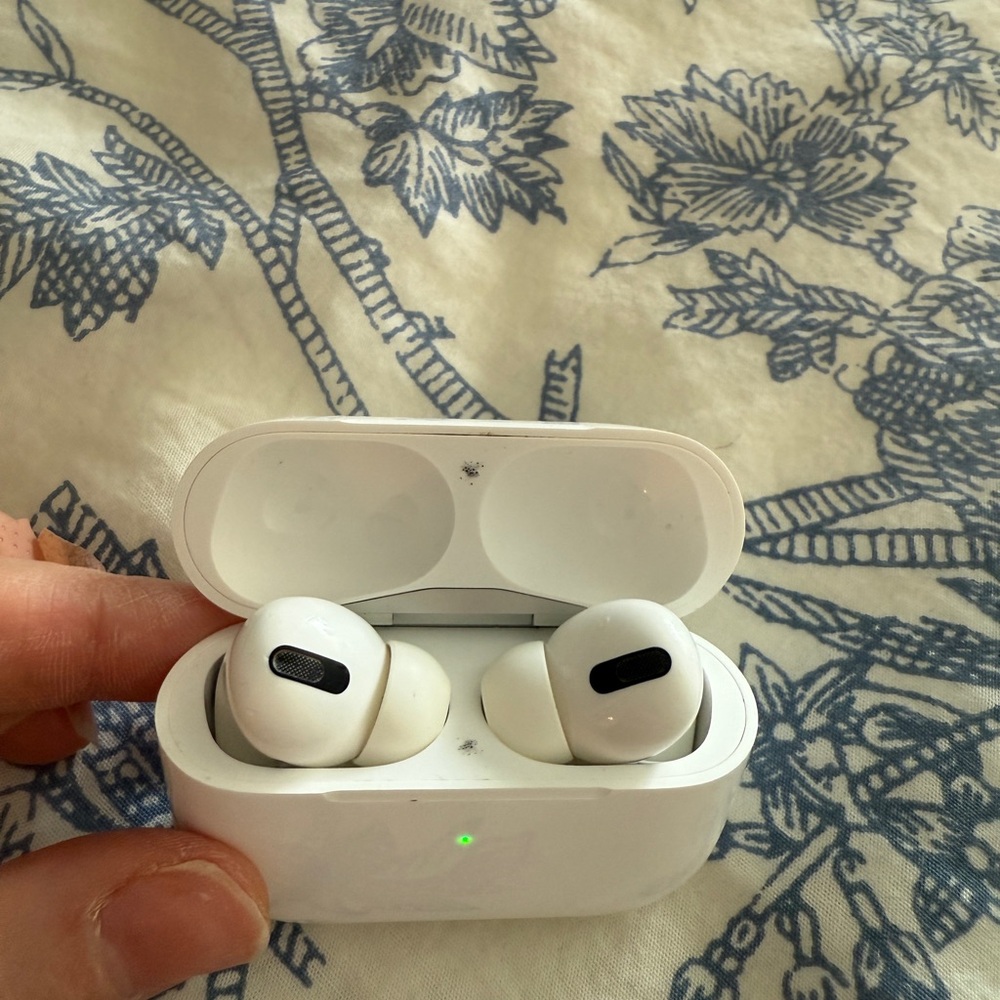 Apple AirPod pros 1st generation